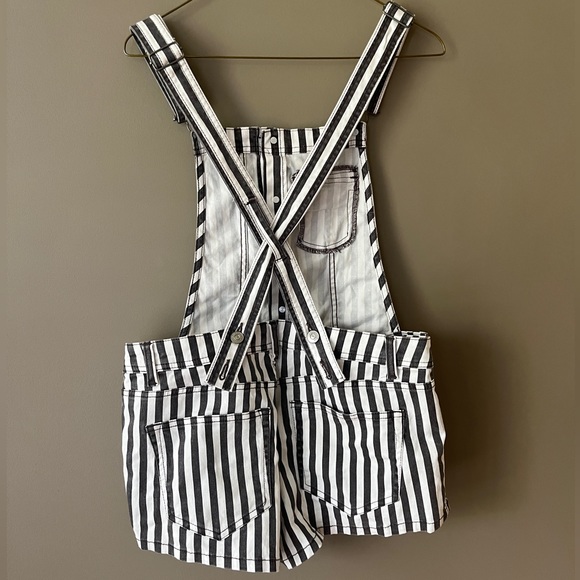 ✨2/$15✨ H&M Grey Pinstripe Overalls - Picture 3 of 3